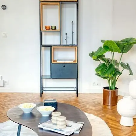 Unique 2-br *